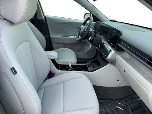 Certified 2025 Hyundai Kona Limited FWD image 15
