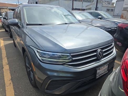 Used 2023 Volkswagen Tiguan SE FWD image 2