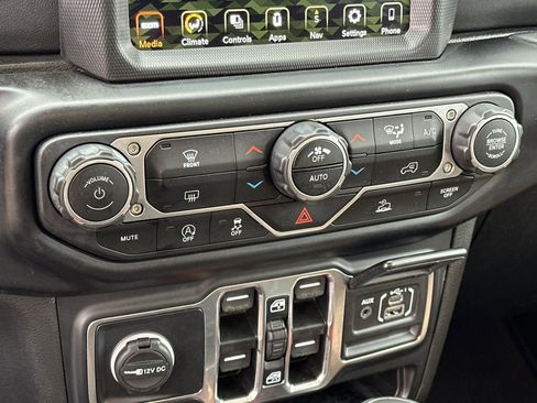 Used 2022 Jeep Wrangler Unlimited Sahara image 21