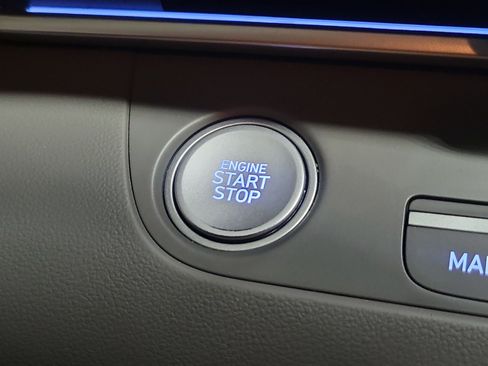 Used 2024 Hyundai Elantra SEL FWD image 31