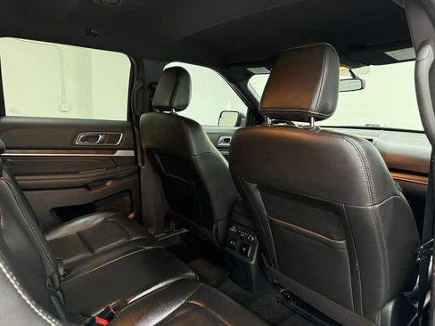 Used 2018 Ford Explorer Limited image 26