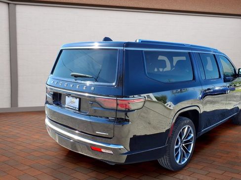 Used 2024 Jeep Wagoneer L Series III w/ Premium Group I AWD/4WD image 6