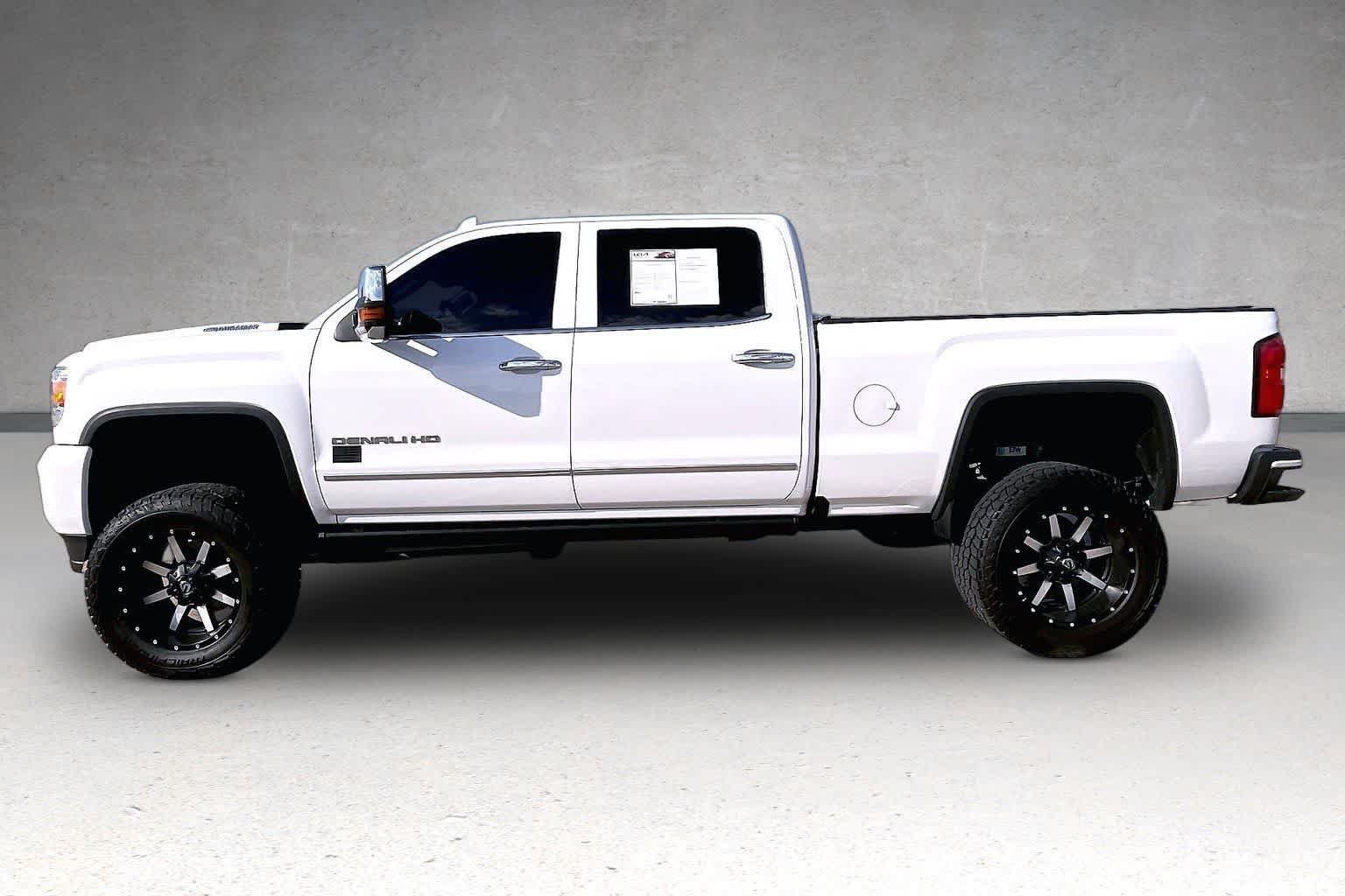 Used 2017 GMC Sierra 2500 Denali w/ Duramax Plus Package AWD/4WD image 3
