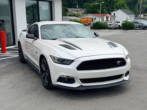 Used 2017 Ford Mustang GT Premium w/ Equipment Group 401A RWD image 8