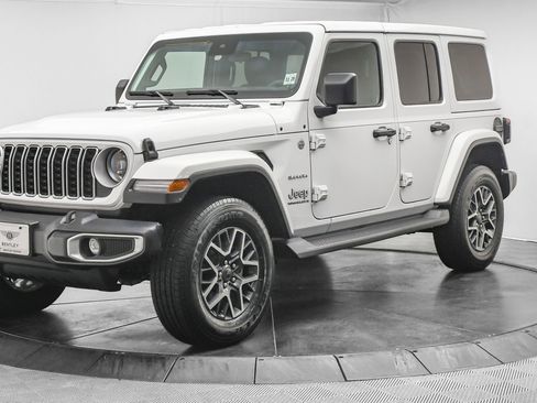 Used 2024 Jeep Wrangler Sahara image 3