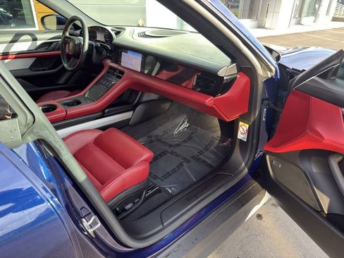 Used 2022 Porsche Taycan image 31