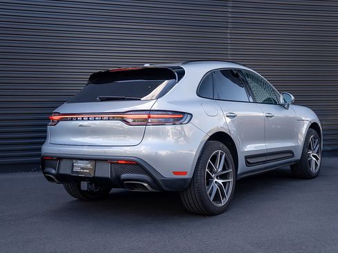 Certified 2025 Porsche Macan image 28