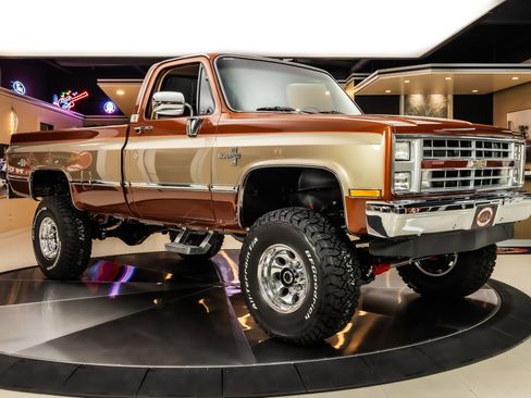 Used 1987 Chevrolet C/K Truck 2500 image 10