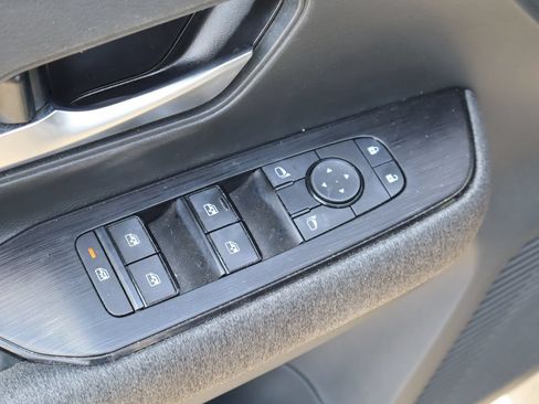 Used 2025 Nissan Kicks SV w/ Charging Package AWD/4WD image 20