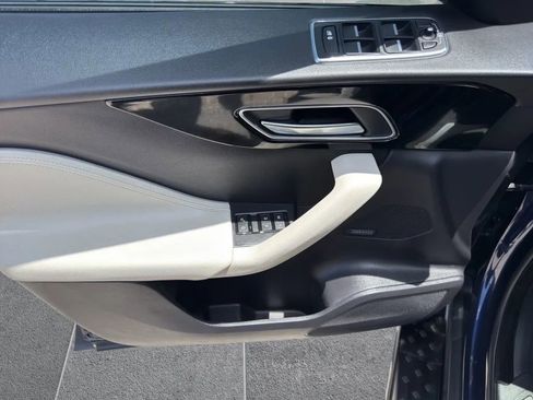 Used 2018 Jaguar F-PACE Prestige AWD/4WD image 25