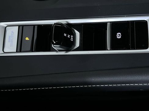 Used 2025 Volkswagen Atlas SE image 22