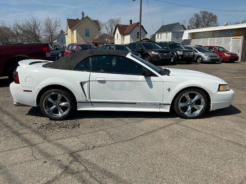 Used 2000 Ford Mustang Convertible image 2