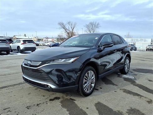 Used 2024 Toyota Venza Limited image 3