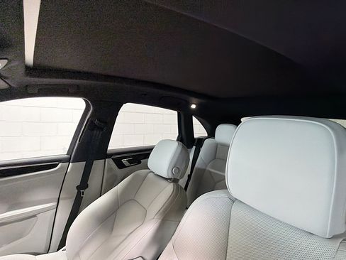 Certified 2026 Porsche Macan AWD/4WD image 26