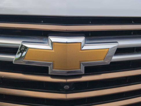 Used 2023 Chevrolet Traverse High Country FWD image 32