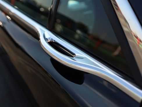 Used 2019 Lincoln Continental Select w/ Continental Climate Package image 9