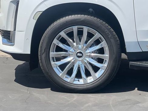 Used 2023 Cadillac Escalade Premium Luxury AWD/4WD image 36