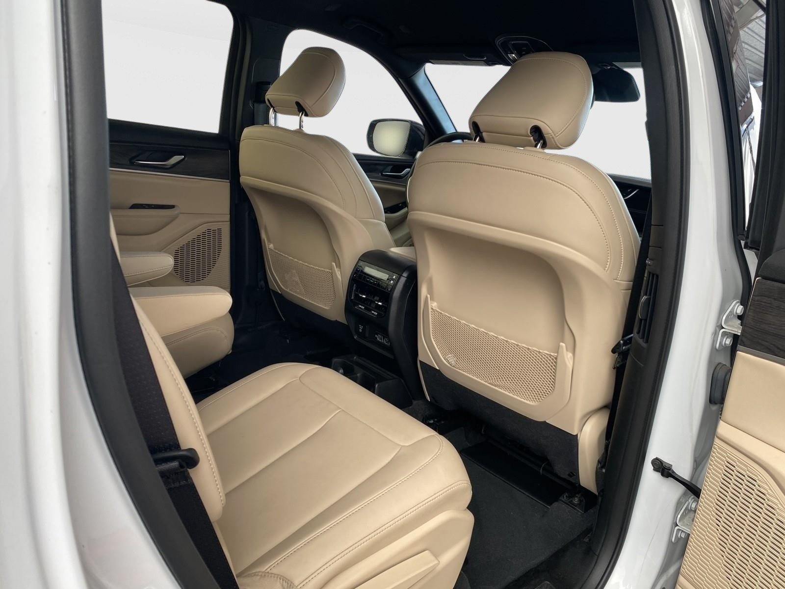 Used 2023 Jeep Grand Cherokee L Limited AWD/4WD image 11