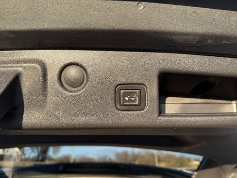 Used 2019 Chevrolet Equinox Premier image 38