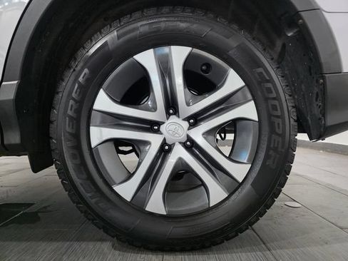 Used 2017 Toyota RAV4 LE AWD/4WD image 23