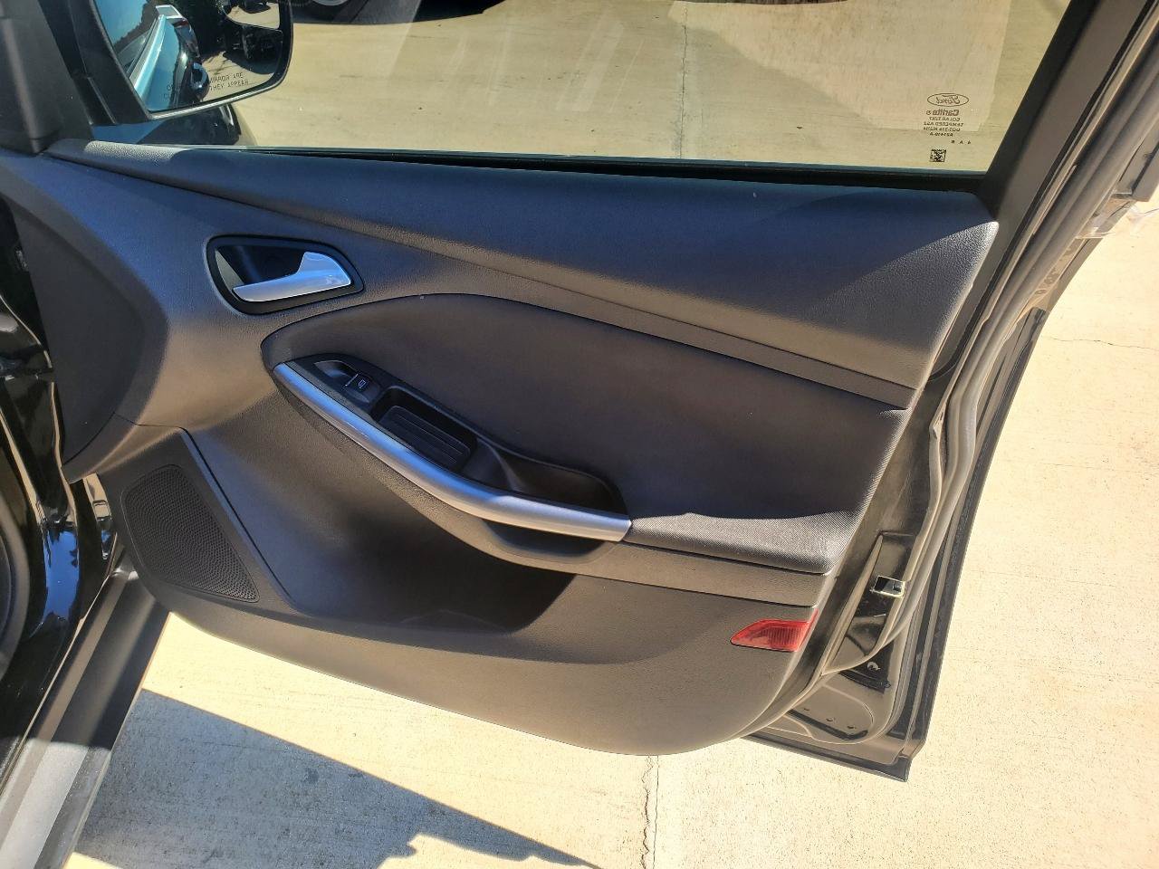 Used 2014 Ford Focus Titanium FWD image 6