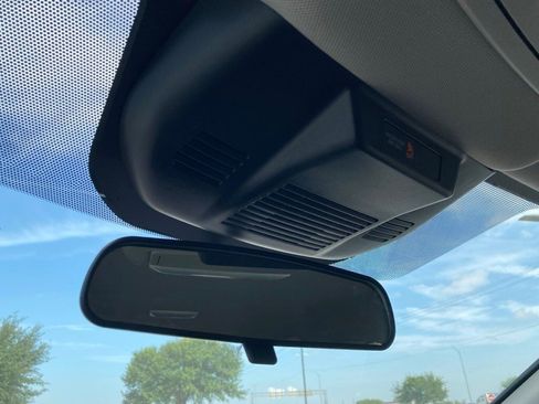 Used 2023 Nissan Rogue S image 26