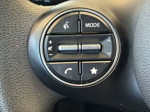 Used 2025 Kia Soul LX w/ LX Technology Package FWD image 25