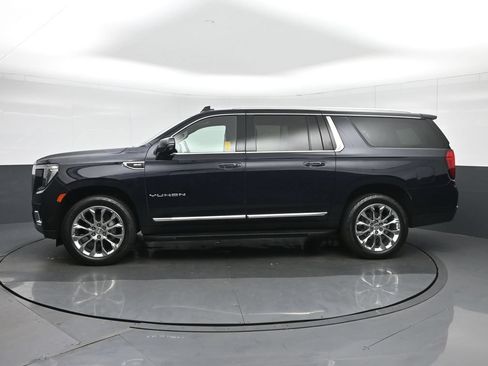 Used 2022 GMC Yukon XL SLT w/ SLT Premium Package AWD/4WD image 4