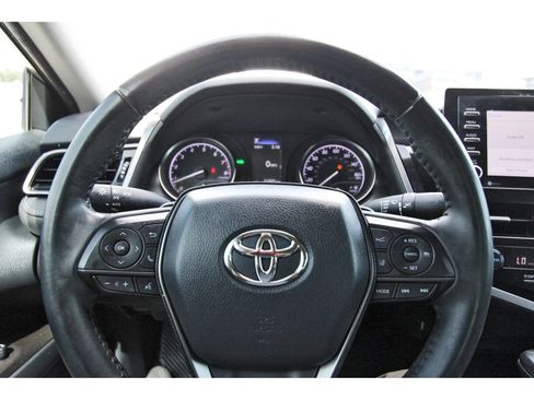 Used 2022 Toyota Camry SE w/ Convenience Package FWD image 17