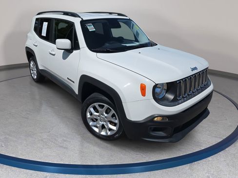 Used 2017 Jeep Renegade Latitude AWD/4WD image 3