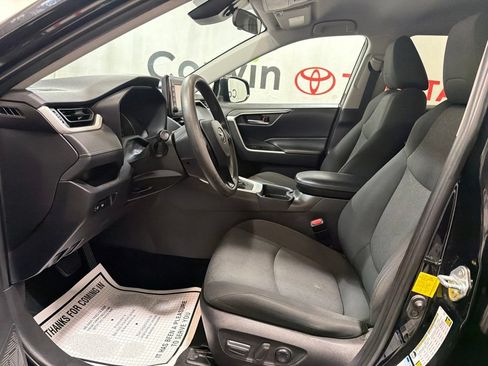 Used 2021 Toyota RAV4 XLE AWD/4WD image 22