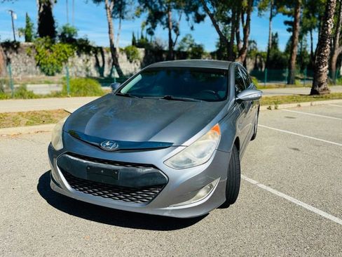 Used 2015 Hyundai Sonata Hybrid image 15