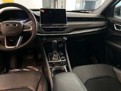 Used 2025 Jeep Compass Trailhawk AWD/4WD image 35