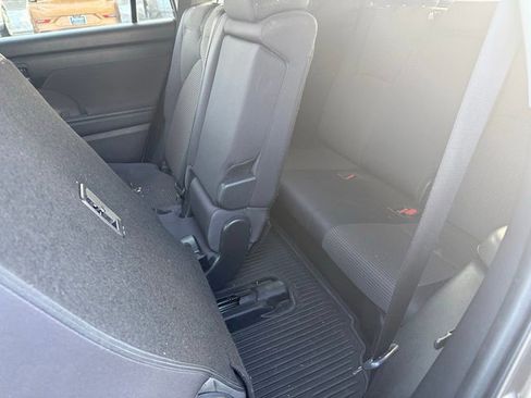 Used 2022 Toyota Highlander L image 13