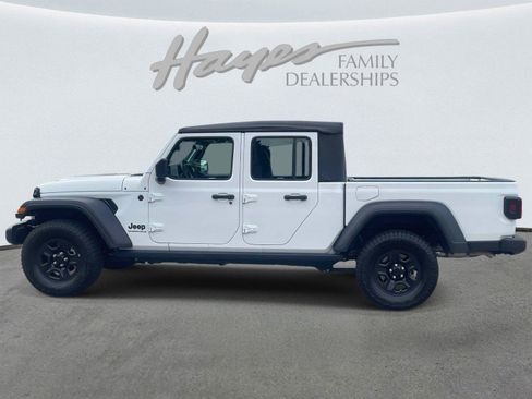 Used 2025 Jeep Gladiator Sport AWD/4WD image 6