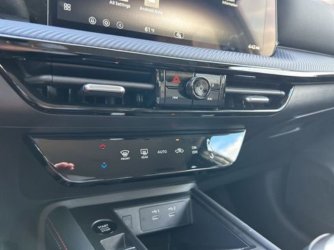 New 2026 Nissan Kicks SR FWD image 34