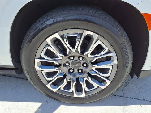 Used 2024 GMC Yukon Denali Ultimate AWD/4WD image 7