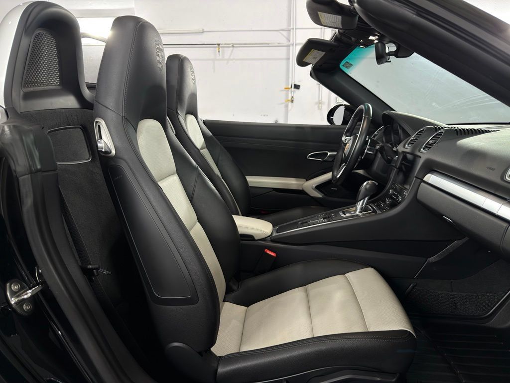 Used 2018 Porsche 718 Boxster RWD image 22