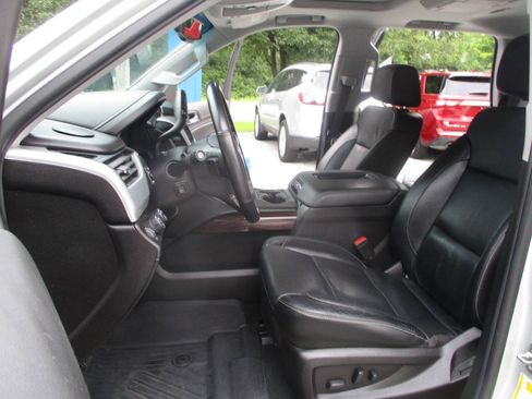 Used 2019 GMC Yukon SLT w/ Premium Edition AWD/4WD image 24