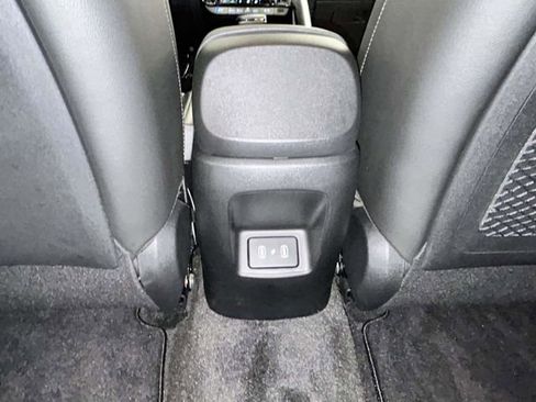 Certified 2025 Hyundai Elantra Limited FWD image 11