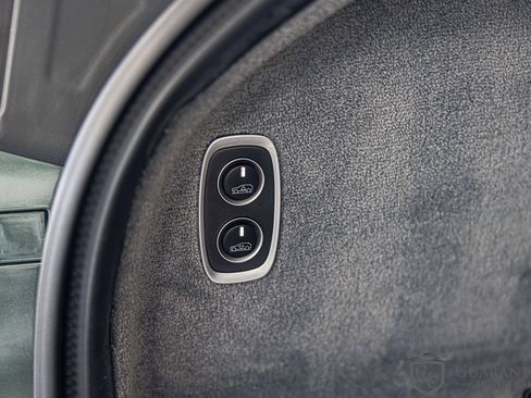 Used 2021 Aston Martin DBX AWD/4WD image 17