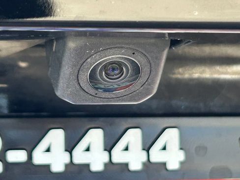 Used 2018 Toyota RAV4 LE FWD image 21