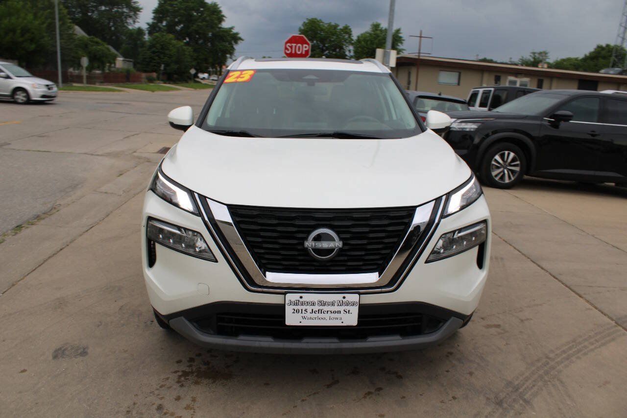 Used 2023 Nissan Rogue SV w/ SV Premium Package AWD/4WD image 3