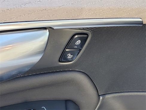 Used 2025 Volvo XC90 B5 Plus image 12