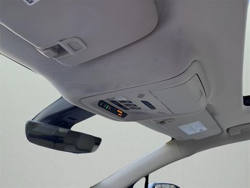 Used 2023 Buick Enclave Avenir w/ Avenir Technology Package image 32