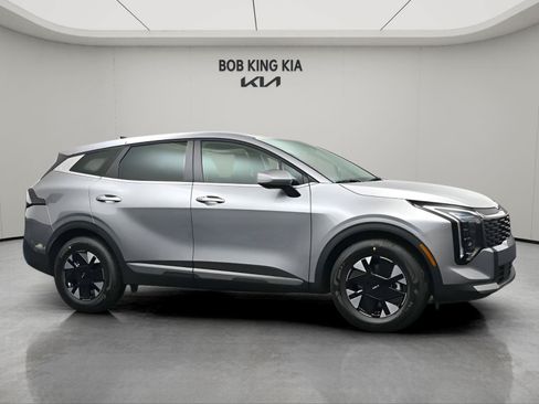 New 2026 Kia Sportage LX FWD image 2