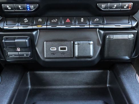 Used 2019 Chevrolet Silverado 1500 LTZ image 28