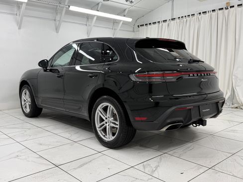Certified 2025 Porsche Macan image 3