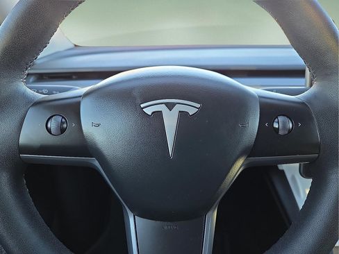Used 2023 Tesla Model Y Long Range image 24
