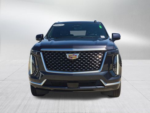 Used 2025 Cadillac Escalade Premium Luxury AWD/4WD image 8
